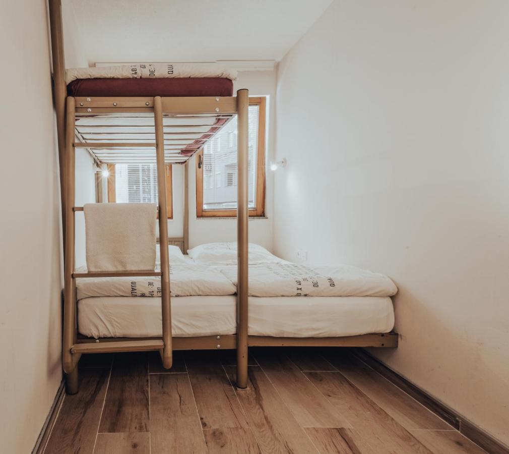 Oda Hostel Pristina Exteriör bild