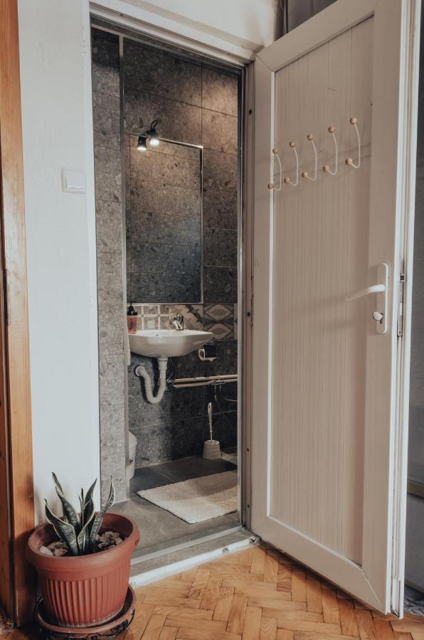 Oda Hostel Pristina Exteriör bild