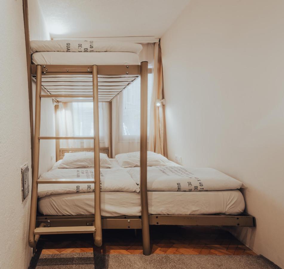 Oda Hostel Pristina Exteriör bild